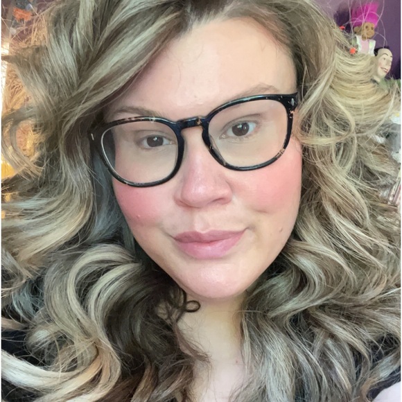 Meet your Posher, Carrie - Picture 3 of 3